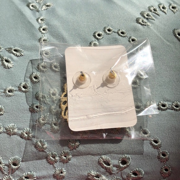 New Leaf Stone Earrings! Perfect for fall season! - Picture 2 of 2